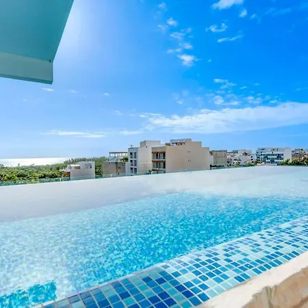 Private Oceanview Stay With Balcony & Rooftop Pool