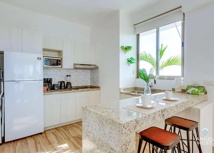 Ocean-view W Gym, Pool & Balcony Apartamento *