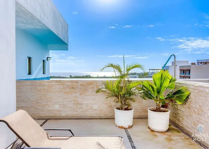 Ocean-view W Gym, Pool & Balcony