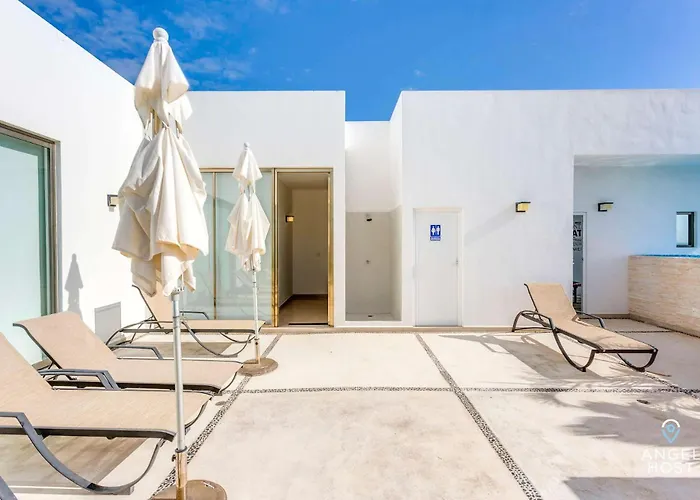 Ocean-view W Gym, Pool & Balcony